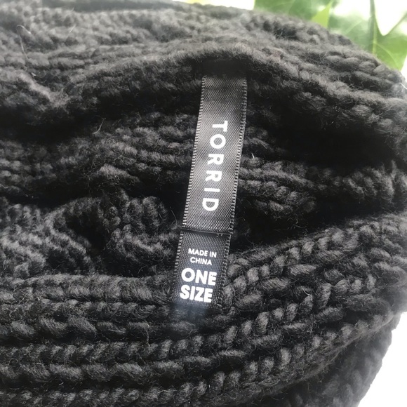 Torrid Cable Knit Beanie EUC - Picture 4 of 5